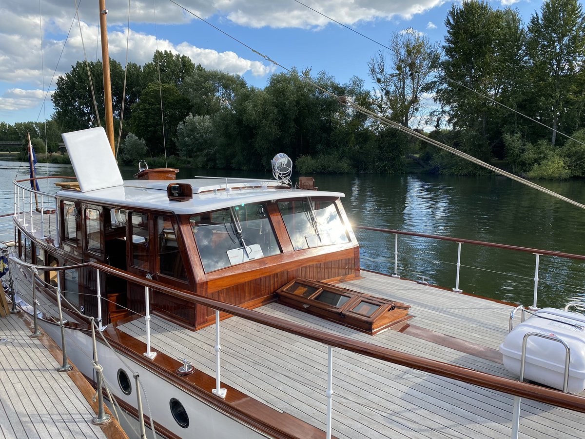 Test cruises on river #Thames  this weekend. Soon to be available for day charter #boatrestoration #adls #woodenboat #boatcruises #classicyacht #rivercruises