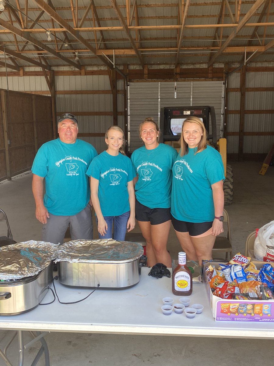 Allamakee County Pork Producers serving at the fair during the swine show🐷🐷