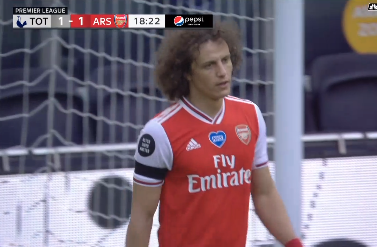 MenInBlazers's tweet photo. The David Luiz Despair Shot. Does the Match Director even have a new one, or is it the same one over and over again? Like the exterior of Friends apartment https://t.co/HlsN4usaZe