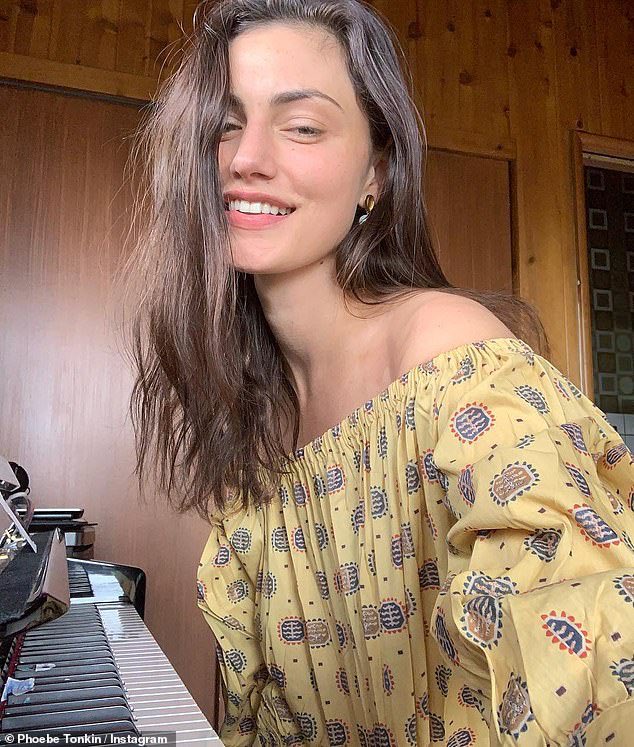 Happy birthday to my fictional wife Phoebe Tonkin 