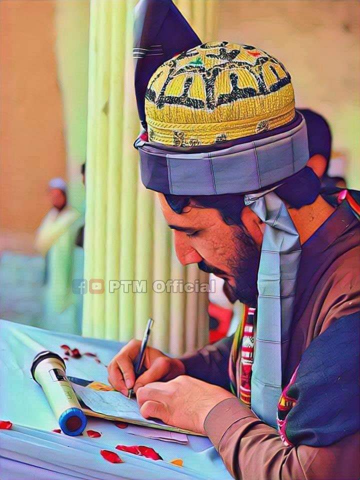 KakarAdrees's tweet photo. چرتہ دہ سپکو خلقو سپکہ لہجہ 👊
چرتہ درانہ خلک درانے خبرے ✌مشر https://t.co/rFPQyVKDvC