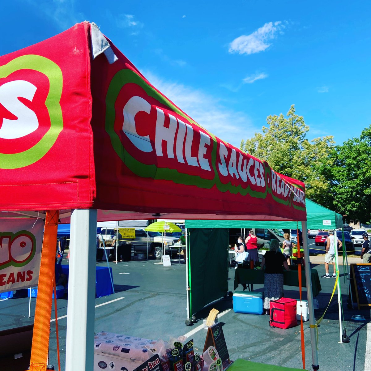 LocoBuenoLLC's tweet photo. At the @FCFarmersMarket until 2pm today! #greenchile #readybeans #vegan #vegetarian #dehydratedfood #dehydratedbeans #hiking #backpacking #outdoorlife https://t.co/XDqN4JwNLl