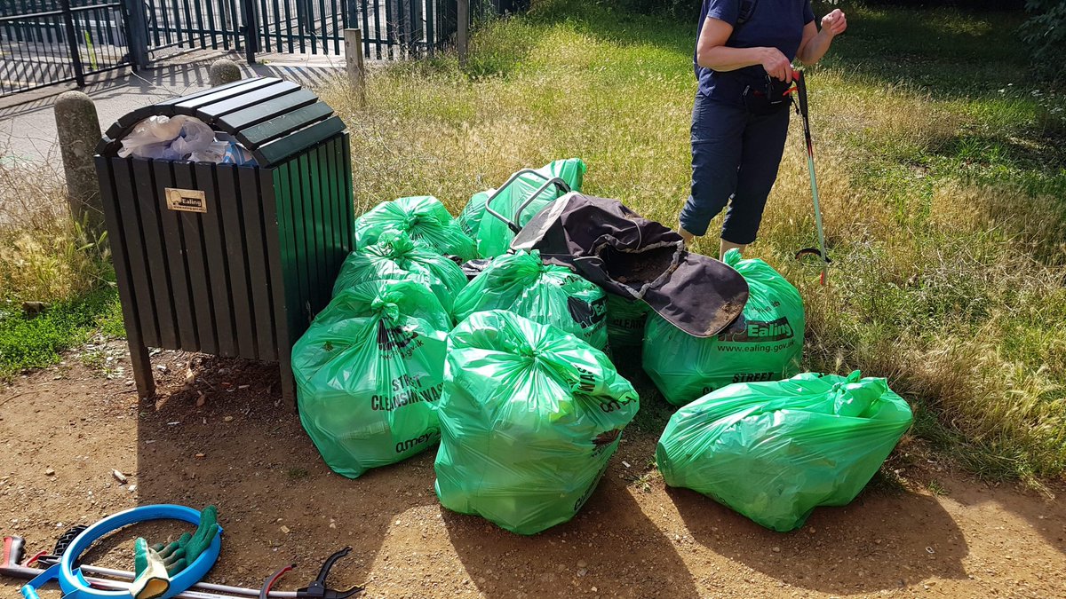 CanLager's tweet photo. Great day at GUC Spikes Bridge area. We estimate 2.5m of towpath now free of rubbish due to our members’ efforts. Also picked on Ealing Common and in front of Ealing Hospital today. @CanalRiverTrust @OurSouthall_ @VisitSouthall @juliangbell @veesablu https://t.co/RvBMCw8GP7