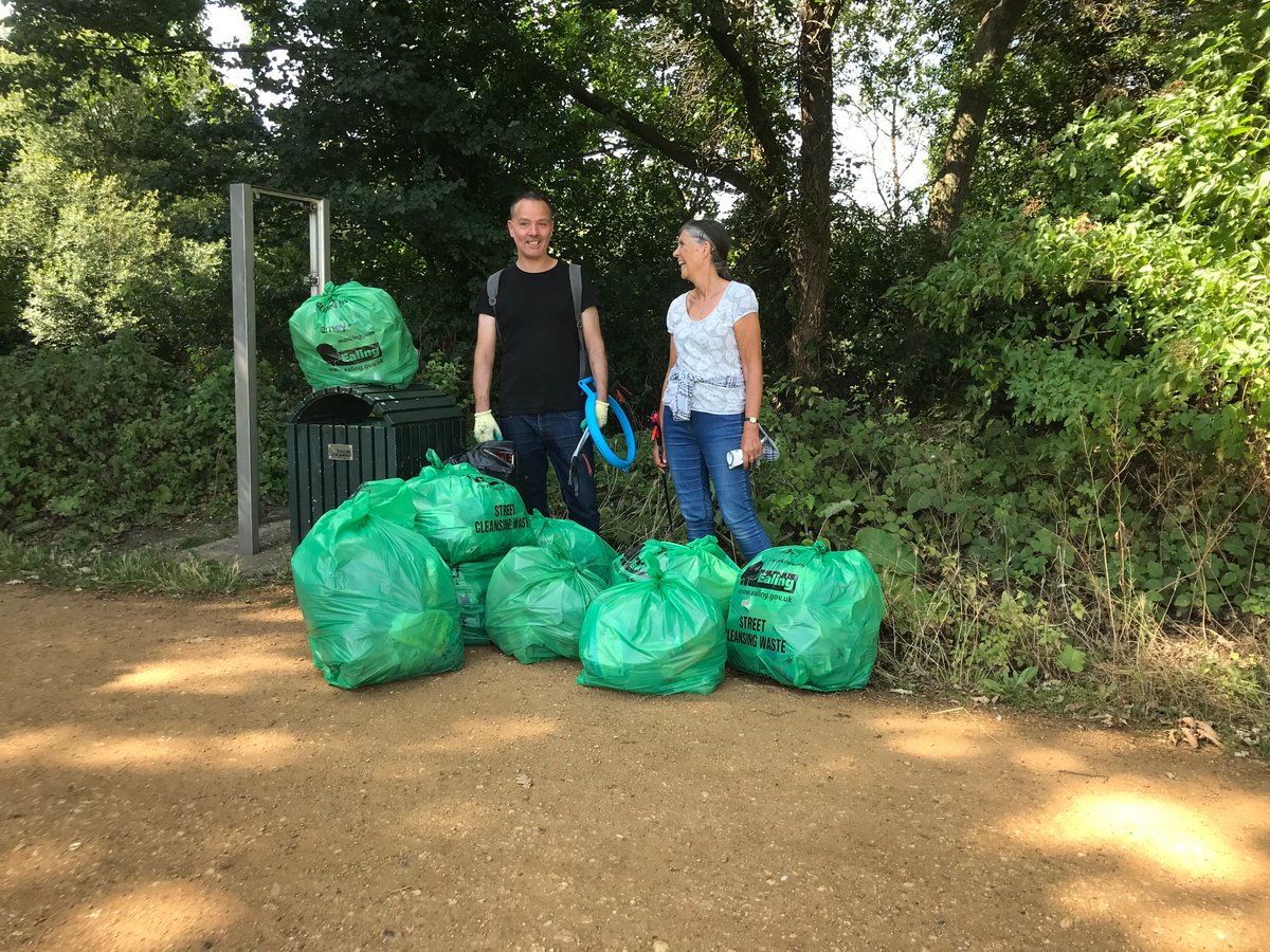 CanLager's tweet photo. Great day at GUC Spikes Bridge area. We estimate 2.5m of towpath now free of rubbish due to our members’ efforts. Also picked on Ealing Common and in front of Ealing Hospital today. @CanalRiverTrust @OurSouthall_ @VisitSouthall @juliangbell @veesablu https://t.co/RvBMCw8GP7