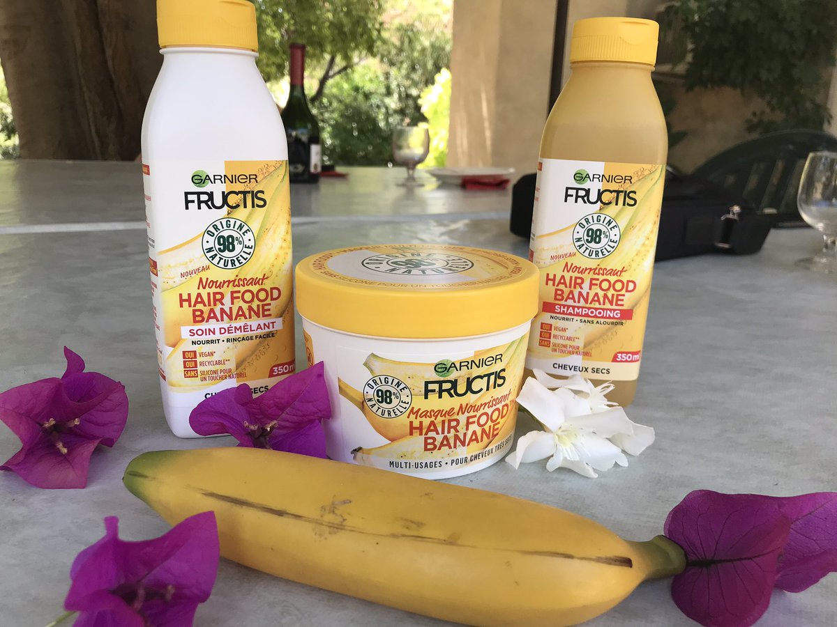 Cessou_83's tweet photo. Cette gamme à la banane de @GarnierFR est un véritable coup de cœur 💓 Il nourrit mes pointes sèches et rend mes cheveux plus beaux. L’odeur est à tomber 🍌 #hairfood #garnierfructis https://t.co/NDRZ5vLfAr