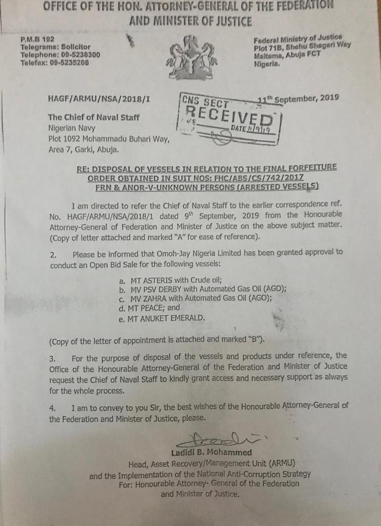 farooqkperogi's tweet photo. Magu is fighting back by leaking memos that expose Malami's own corruption. Expect more of this. They're both tarred with the same morally stained brush. EVERYONE in the Buhari regime is pilfering the national till. The only "clean" person in the regime is the uncaught one. https://t.co/Y7HwKyiibf