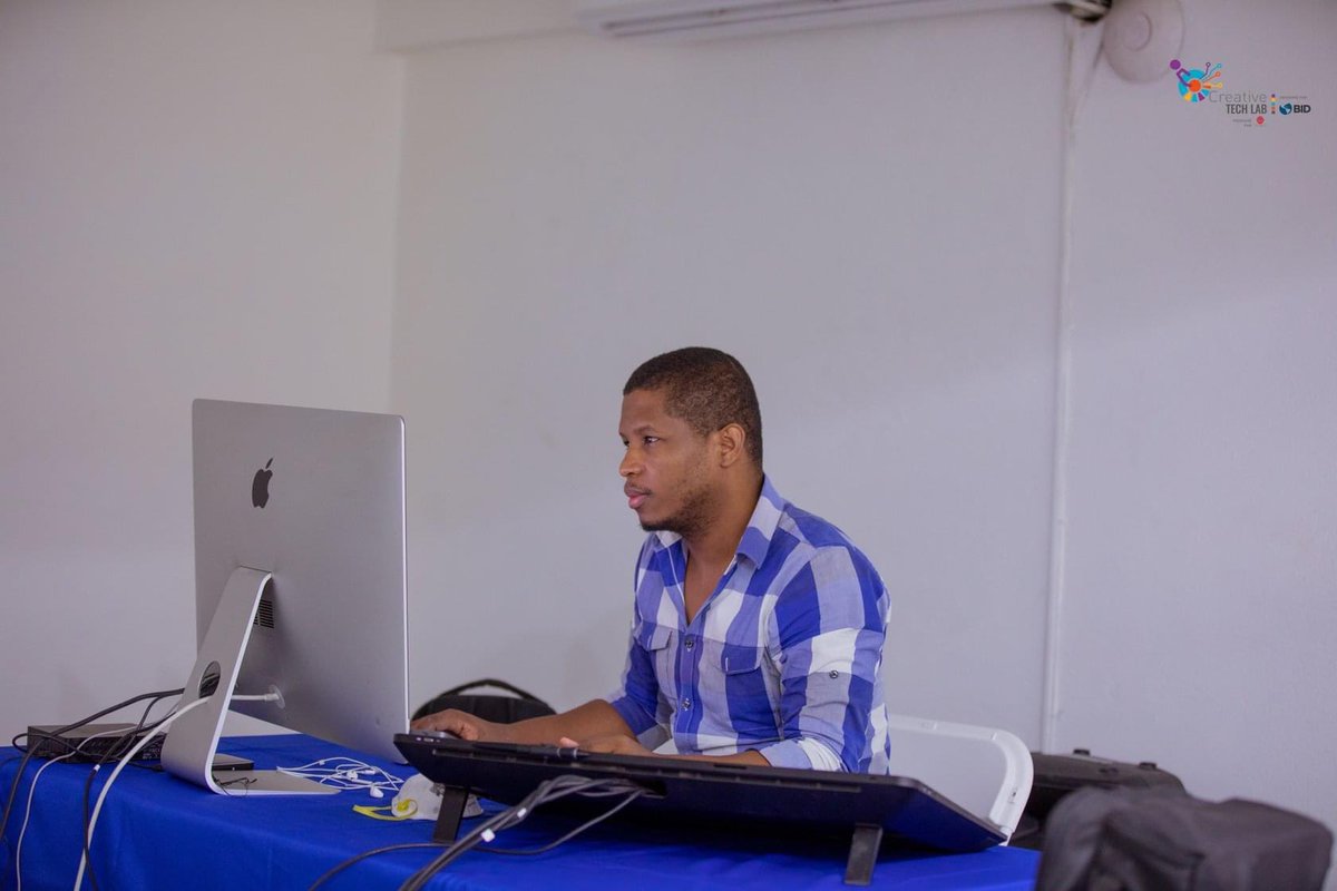 banjHT's tweet photo. #creativetechlabhaiti #builddays https://t.co/ro9v3d1Lnd