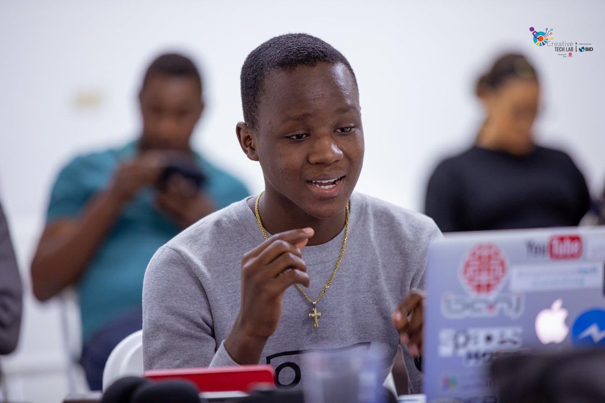 banjHT's tweet photo. #creativetechlabhaiti #builddays https://t.co/ro9v3d1Lnd