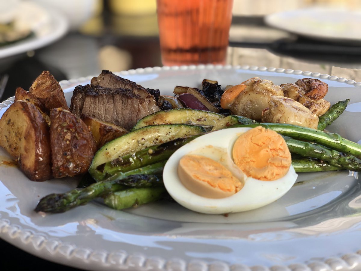 HarrietSmith7's tweet photo. Thank you @CallumJames558 for the double yolkers! 🐓🥚 @ClarenceCourt https://t.co/Jjacuocrsu