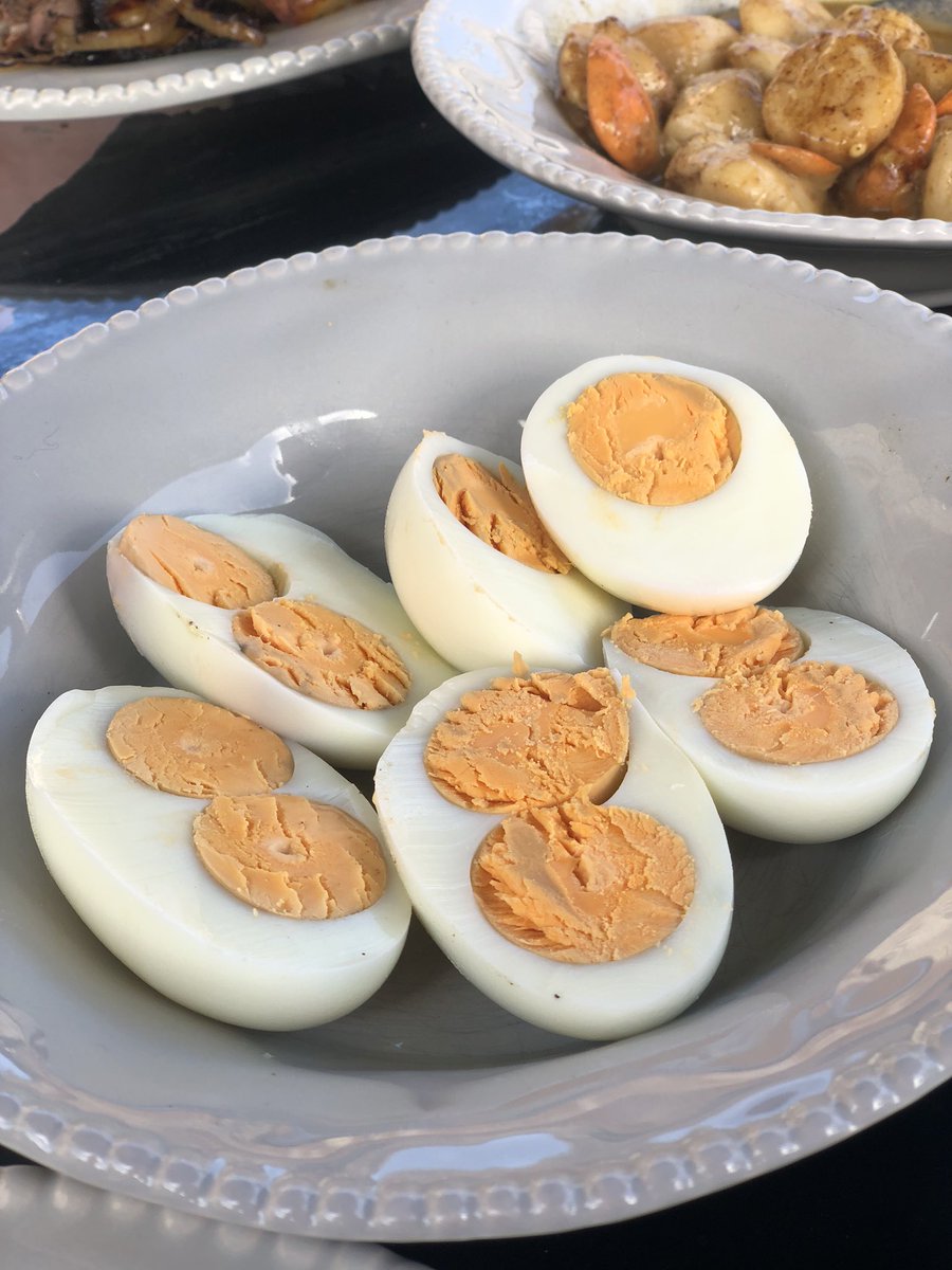 HarrietSmith7's tweet photo. Thank you @CallumJames558 for the double yolkers! 🐓🥚 @ClarenceCourt https://t.co/Jjacuocrsu