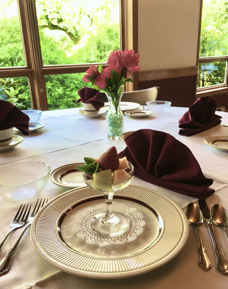 LukansResort's tweet photo. Sunday Lunch.
Top Round of Roast Beef with all the fixings. Have you made your reservation yet? #FamilyStyleDining #YouWontLeaveHungry
#RestaurantOpenToThePublic @HappeningsMag @VisitPoconos @DiscoverNEPA @masthopePA @VisitHonesdale @PoconoTalk @PoconoTourism @NoPoChamber https://t.co/HdgISNDB5W