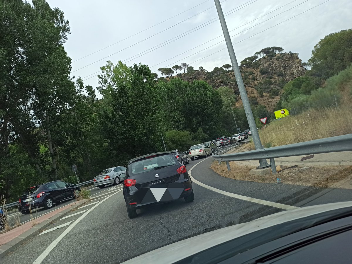 AlbaaCastrejon's tweet photo. M-501, vergonzoso. Gran necesidad todos los fines de semana de controlar esa zona, para que no se preparen estos caos, 25 minutos desde San Martín a esta rotonda.  @PelayosPresa @ComunidadMadrid @guardiacivil @policia https://t.co/ZgBTCBDmGs