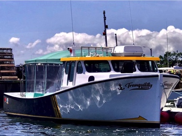 PEIPerry's tweet photo. Tranquility Cove Adventures is read to take you on a deep sea fishing trip with a lobster trap &amp; rock crab pot haul. https://t.co/FoCmRSjOt1