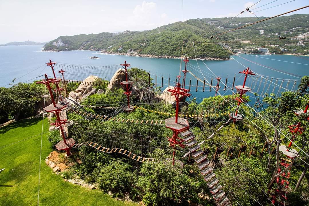 XtaseaPark's tweet photo. ¿Qué tipo de aventura buscas para hoy?.

☑️ Volar en la tirolesa más larga del mundo sobre el mar. #Xtasea
 
☑️ Recorrer el parque de cuerdas de altura. #Xmotion 

¡Te esperamos! https://t.co/IAoP0w6UQU
