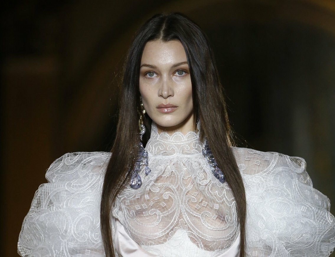 rosiencandy's tweet photo. Bella @ Vivienne Westwood F20 RTW https://t.co/EhWcYqIzeR