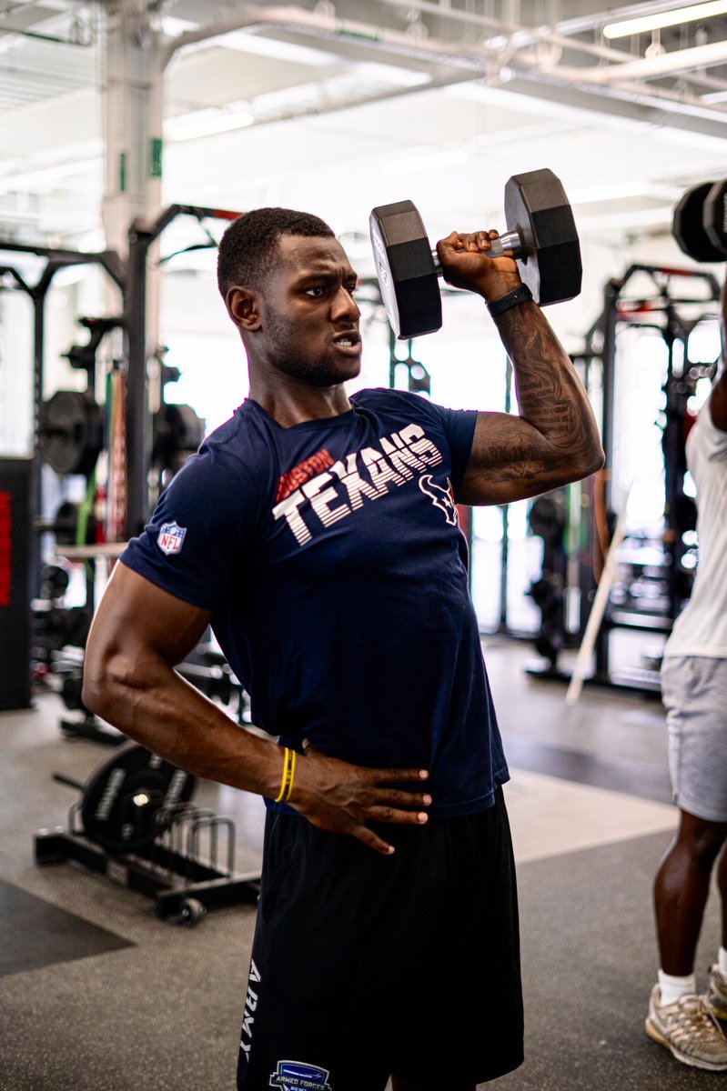 JeffEjekam's tweet photo. I ain’t with the talking, see I’m just trying to focus. #LOADING... 🤫

📸: @rarepm https://t.co/rzKy6htISr