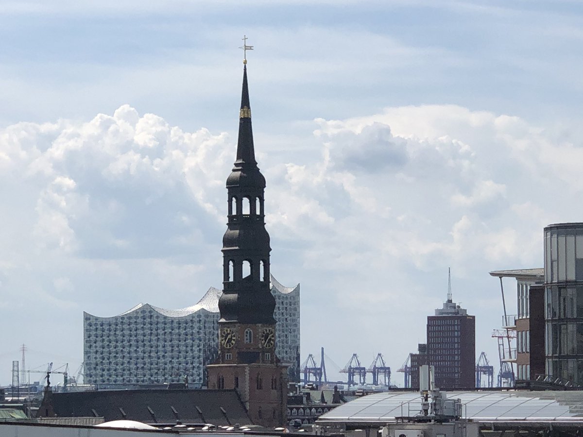 Timm_Eifler's tweet photo. Einen schönen Sonntagabend und morgen einen guten Wochenstart ! #hamburg #sonntag #ferien #sommerferien #hafen #elbphi https://t.co/yvVNLZCzDr