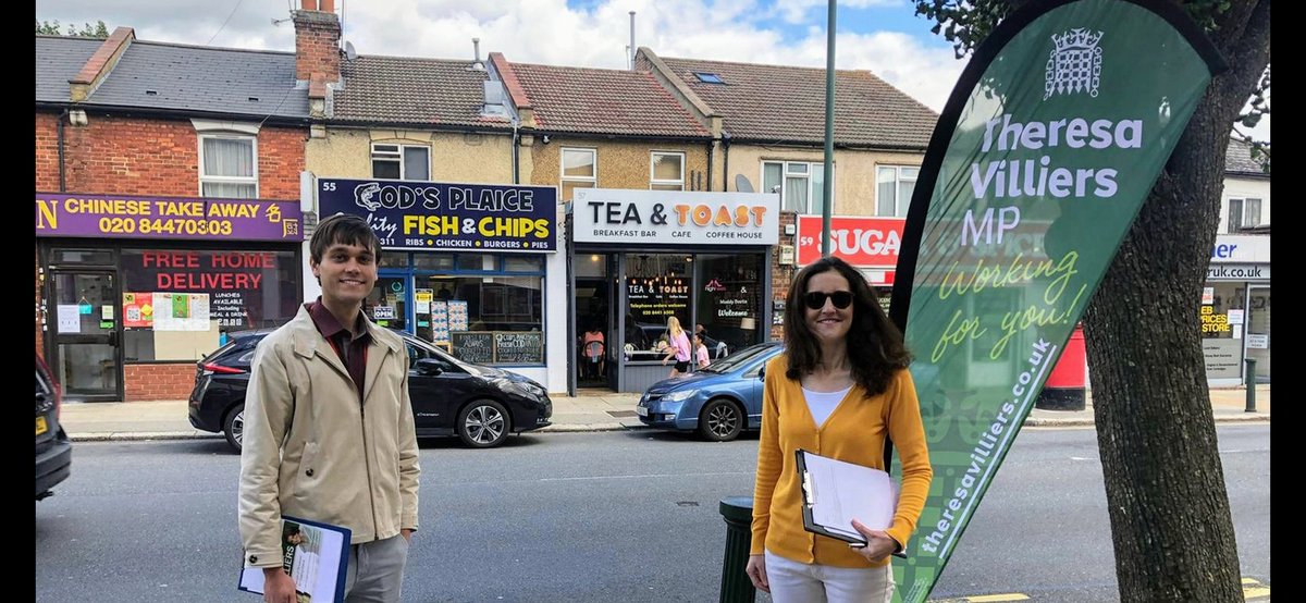 Continuing the gradual return to normal in #EastBarnet this weekend, joining #TheresaVilliers for her first street surgery outside Sainsbury's post-lockdown 👥