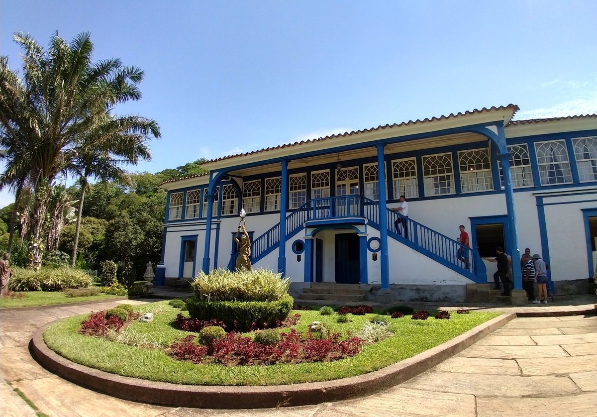 valedocaferio's tweet photo. As Fazendas do Paraízo e S. Luiz da Boa Sorte (R. das Flores e Vassouras) são duas maravilhas que surpreendem os viajantes pelas estradas do #valedocafe. Podem ser vistas do carro e fascinam todos. Ambas recebem visitas, mas por enquanto estão fechadas. Mais sobr elas no IG e FB. https://t.co/bOovyp1USY