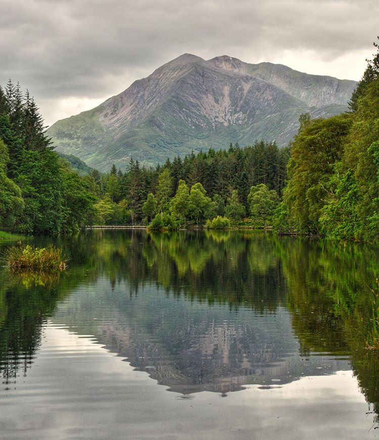 What comes to mind when YOU think of the #Highlands? 😍💭 #StaySafe 📍 #Glencoe Lochan 📷 IG/carolinewalker21