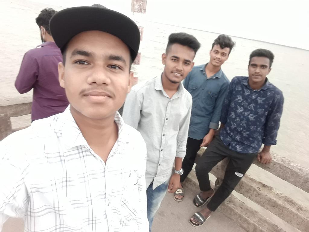 AbBorhan1's tweet photo. মন খারাপ থাকলে ও বন্ধু রা পাশে থাকলে মন ভালো হয়ে যায় https://t.co/0ZCbd3WEqO