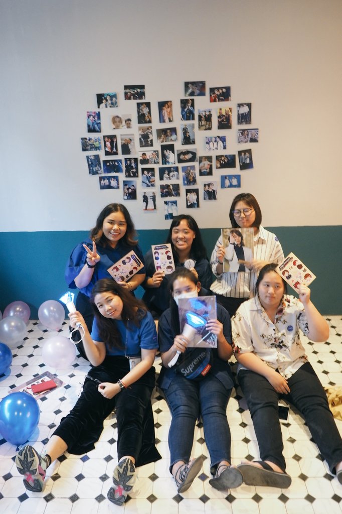 Thitika1703's tweet photo. แก๊งบัตรดอยคอยงานคอนฯ💙💙~~
#SuperJunior
#MiracleDayWithELF https://t.co/lUP2heO9xA