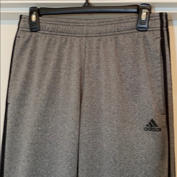 sleerollins1's tweet photo. So good I had to share! Check out all the items I'm loving on @Poshmarkapp #poshmark #fashion #style #shopmycloset #freepeople #adidas: https://t.co/YCdeUolbv6 https://t.co/5YSS2B7Vrg