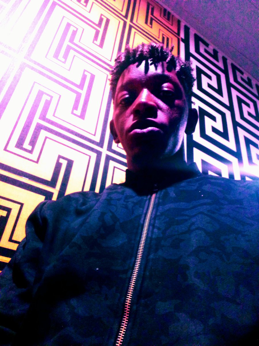 HayeFrama's tweet photo. So I'm on that new vibe...i was turning up to my music all by myself,smiling and wandering if it was all me who wrote this fire global class project. #newvibe #mryajipondis #iamYaji #foreverking  #kingdoncome https://t.co/MBZFIrFkdv