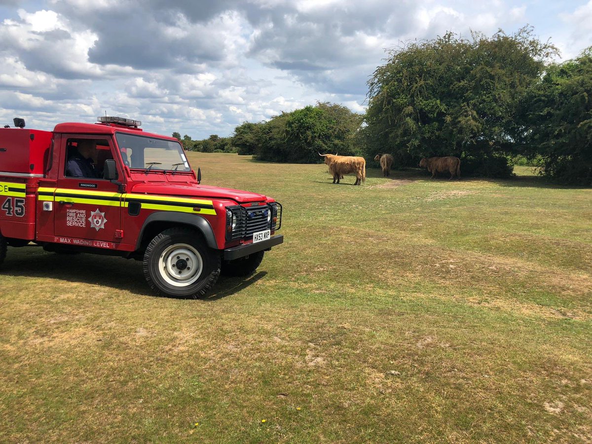 RingwoodFire's tweet photo. Our crew are out this evening in 45M2 working with @EngNewForest to promote a safer place for everyone during these hot and dry conditions.
Please stick to the rules and help us keep you and the New Forest safe. https://t.co/SONfrTXjav