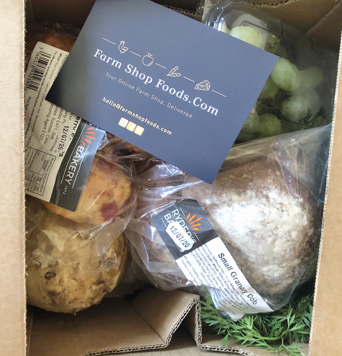 Being in lockdown only means one thing.. more delicious picnics thanks to <a href="/farmshopfoods/">@farmshopfoods</a> fresh fine produce [AD Gifted]. An online farm shop that sells high quality produce from the local traders. Making my own #grazeboard was so much fun and cheaper #LeicesterLockdown #farmshop