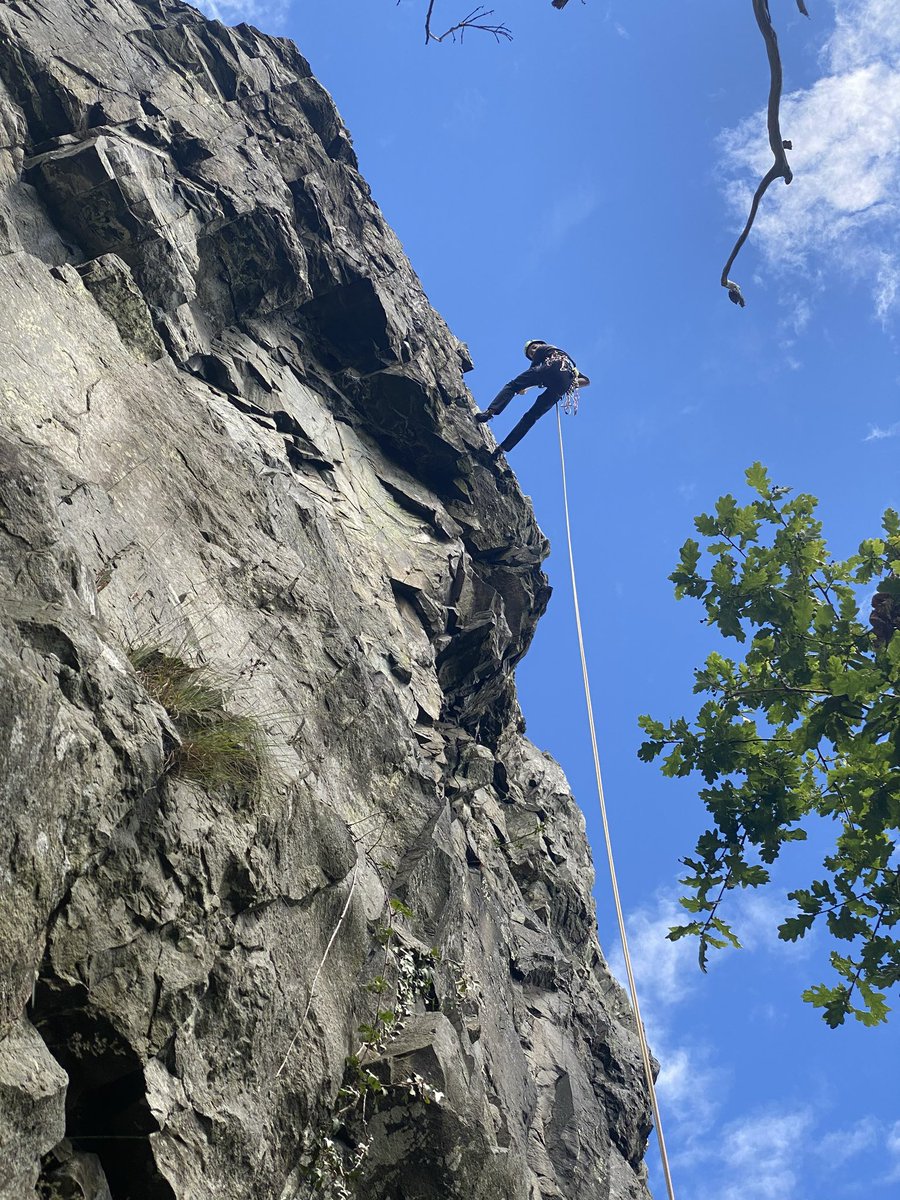 adampotts00's tweet photo. Class day climbing today 🧗🏻‍♂️ For once the weather was kind ☀️⛰ 
.
.
.
#climbing #tradclimbing #weekendclimb #viewsfordays #rockclimbing #climber #mountains #mountaineering #outdoors https://t.co/FgxuszhaEM