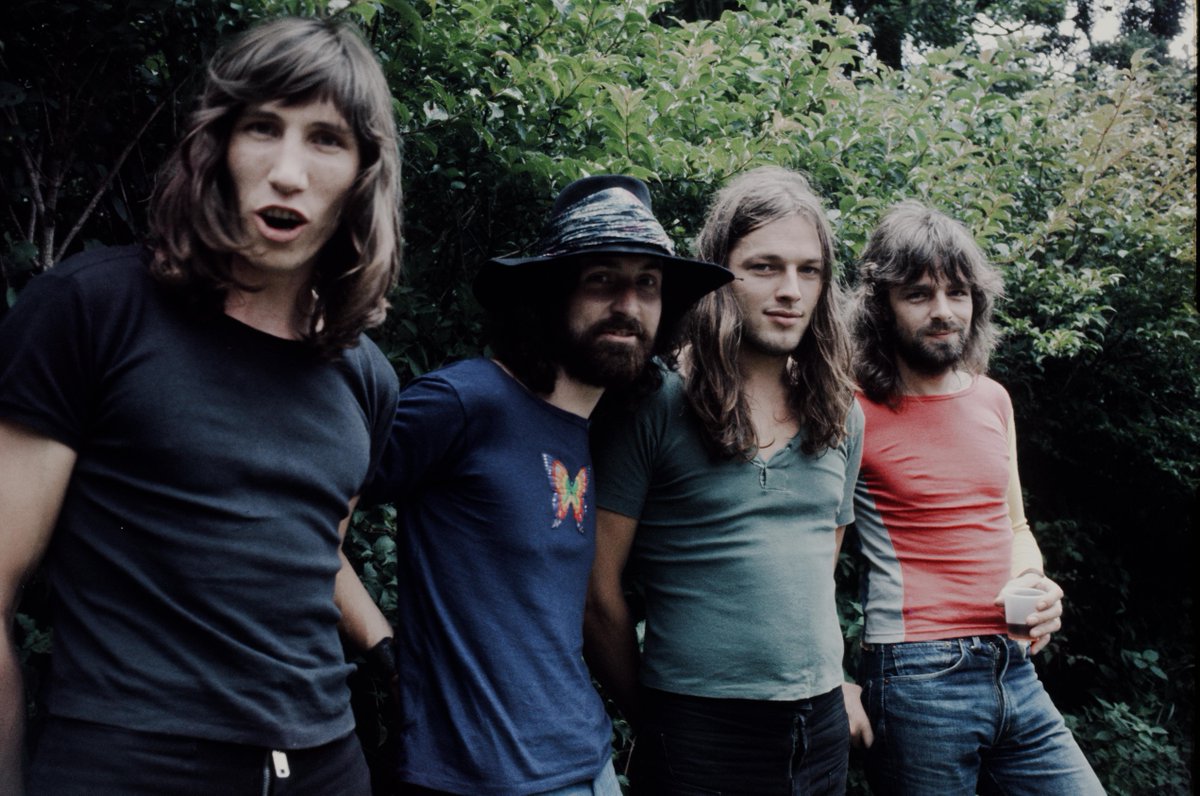 pitchfork's tweet image. When they started recording Meddle, Pink Floyd spent weeks improvising with each member isolated from the others 

The results were almost entirely unusable—except for one note: a high B that eventually became 23-minute psych-prog voyage “Echoes” → p4k.in/9AC9Aff