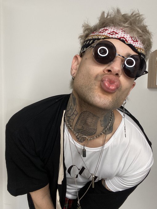 Goofing about with my camera shit yesturday. But I found this one funny coz my lips look like a cats<a href="/tag/newprofilepic"class="tags"><span>#newprofilepic</span></a>