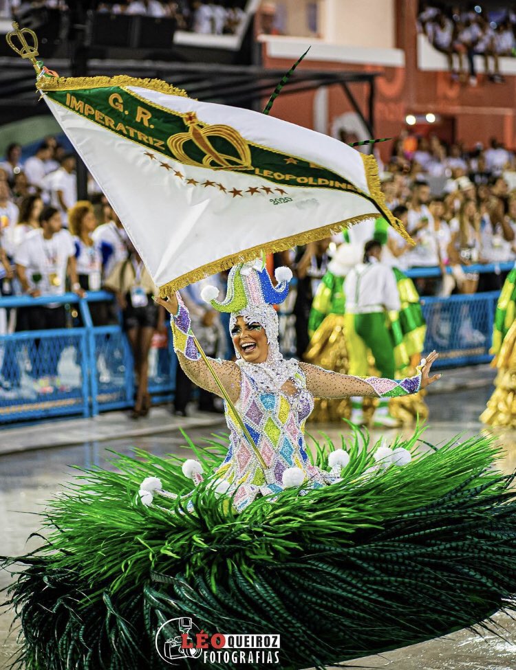 carnavario's tweet photo. Quem dera
Que a vida fosse assim
Sonhar, sorrir
Cantar, sambar
E nunca mais ter fim🎶💚
📷 Léo Queiroz
#carnavario #imperatrizLeopoldinense #imperatriz #swingdaleopoldina #carnavalriodejaneiro #riodejaneiro #rio #samba #escoladesamba #carnaval2020 #carnavalrj #carnaval #errejota https://t.co/wSZdnBWoES