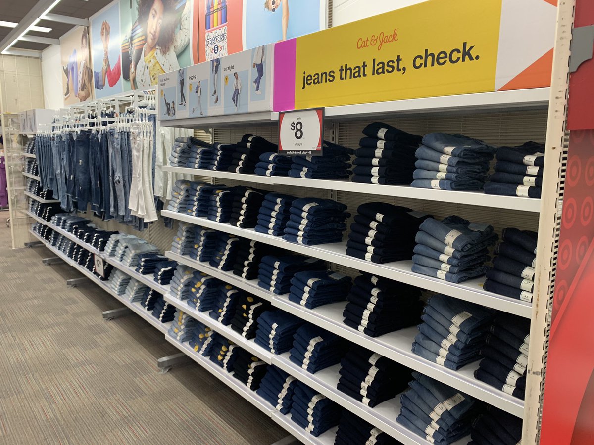 britthyer87's tweet photo. WOW! DBO Melissa perfecting the denim walls just in time for those back to school shoppers ✏️📚🎒 https://t.co/1kd4mhxHba