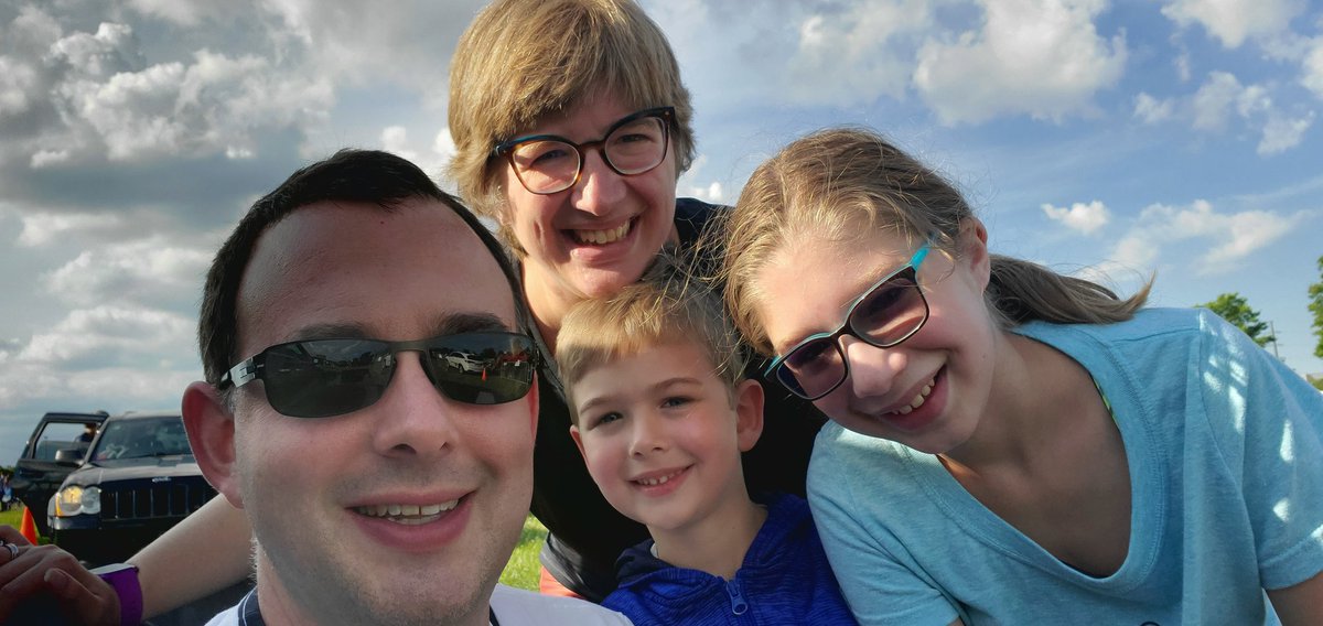nickandbeth's tweet photo. @BradPaisley....Jillian, Ryan, Nick, &amp; I are #CrushinIt Tailgate style @ruoffmusicenter...THANK YOU @LiveNation for the #LiveAtTheDriveIn experience ;) GREAT JOB, we have been very impressed with everything so far ;) We thought we would thank you #ONLINE ;) https://t.co/It08ydomy7