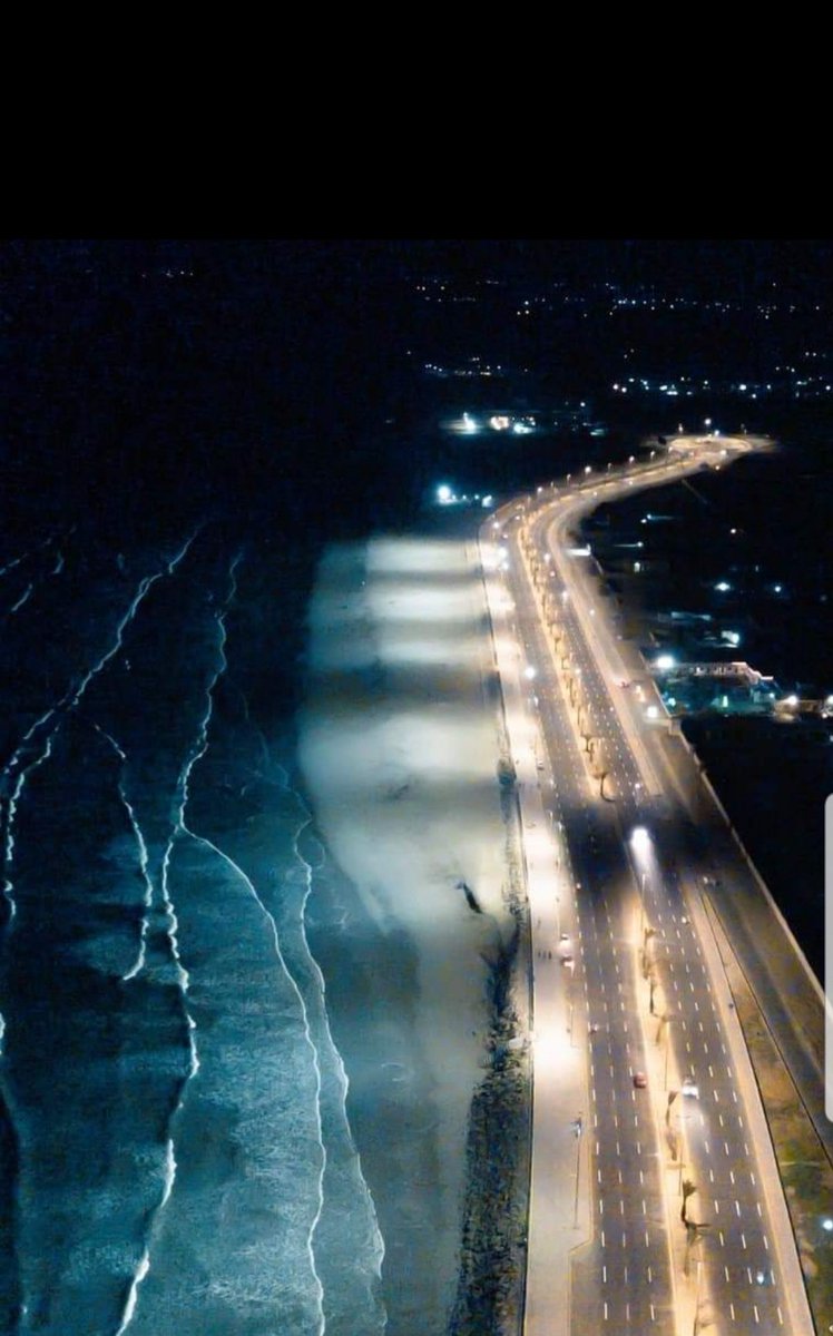 SMRQta's tweet photo. @Gawadar_Updates @PakEconomy  @BalochistanGovt
Good to see Gwadar marine drive,  roads &amp; floodlights on the beach. But people are more interested to see a fully functional Gawadar port, CPEC to strengthen our economy as per expectations. #CPECUpdate 
#GawdarUpdates https://t.co/EeibQpLFtN