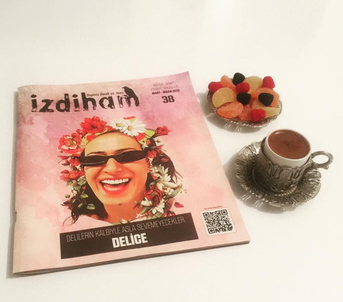 <a href="/YildizzTilbee/">Yıldız Tilbe</a> Dünya hasret yurduymuş,
Ondan bitmiyor susuzluğumuz ..