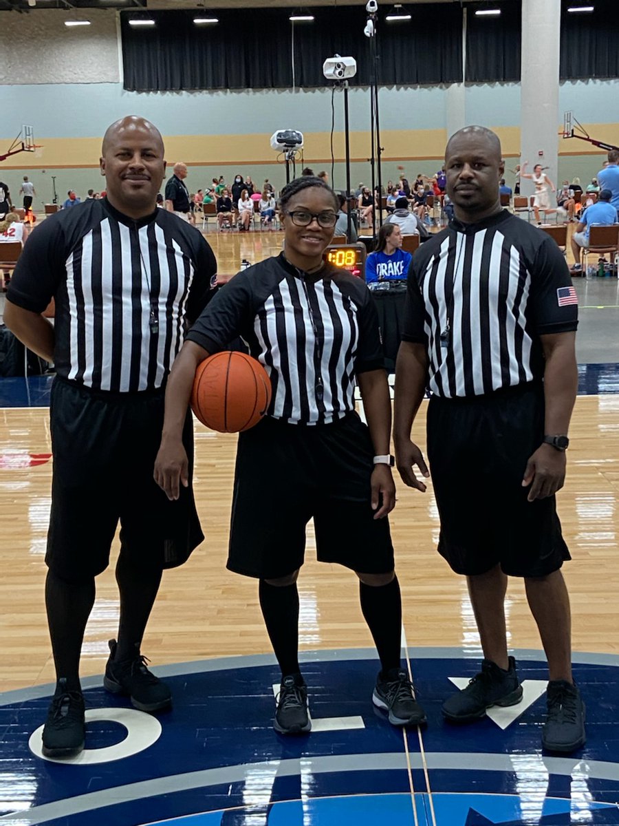 stripecrew's tweet photo. CHAMPIONSHIP SUNDAY in Des Moines, Iowa was Awesome!!! Phenomenal Session 1 hosted by @niketoc @AllIowaAttack
The Stripe Crew was on deck all weekend led by @CamCampbell1 @AstorWilliams1 @impactt1life #MainCourt https://t.co/49h7dpg1xZ