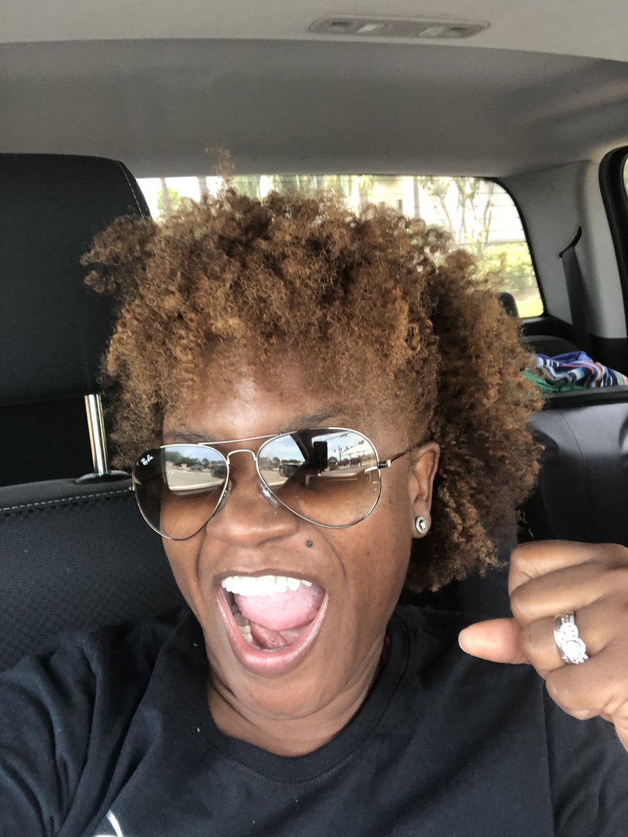 KeshaMuhammad3's tweet photo. Each year for my birthday one of my gifts is usually a purse that I’ve had my eye on! 😃 This year’s birthday gifts have MY name on them! Available on Amazon August 15th! #HBD2me https://t.co/eBwdpAUrd6