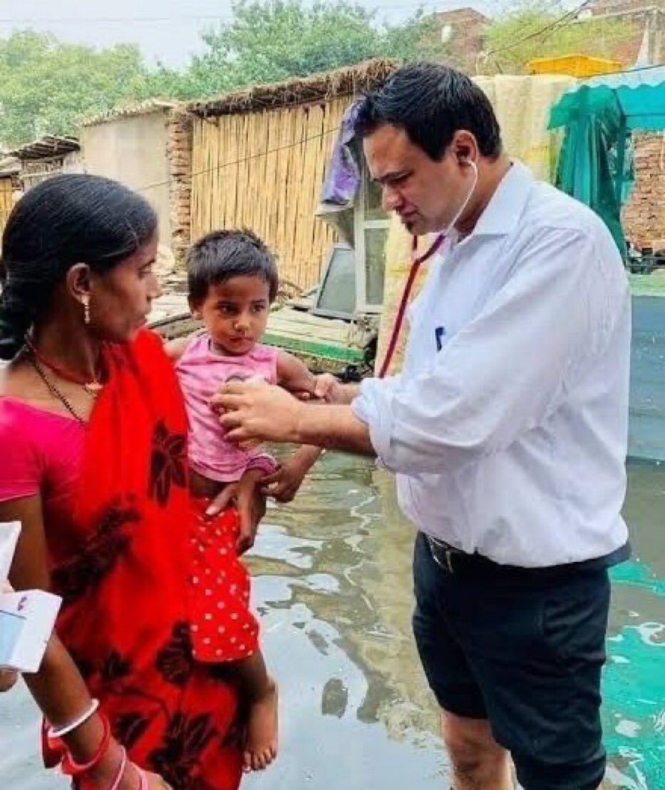 एक डॉक्टर को थप्पड़ पडने पर पूरे देश में हडताल कर देने वाला इंडियन मेडिकल एसोसिएशन के डॉक्टर, #कफील ख़ान पर चुप क्यों है?🤔

#Dr_Kafeel_को_रिहा_करो