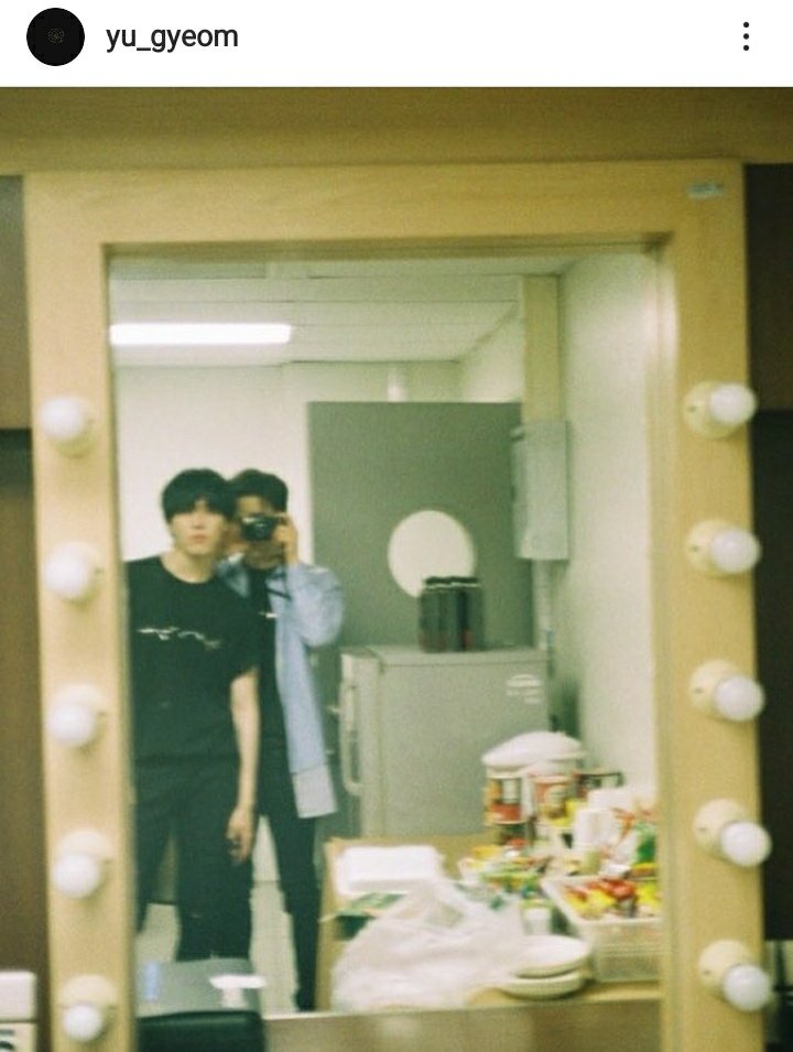 When they both posted this couple mirror selfie  (we need more of it ) #Jingyeom  #PepiGyeom