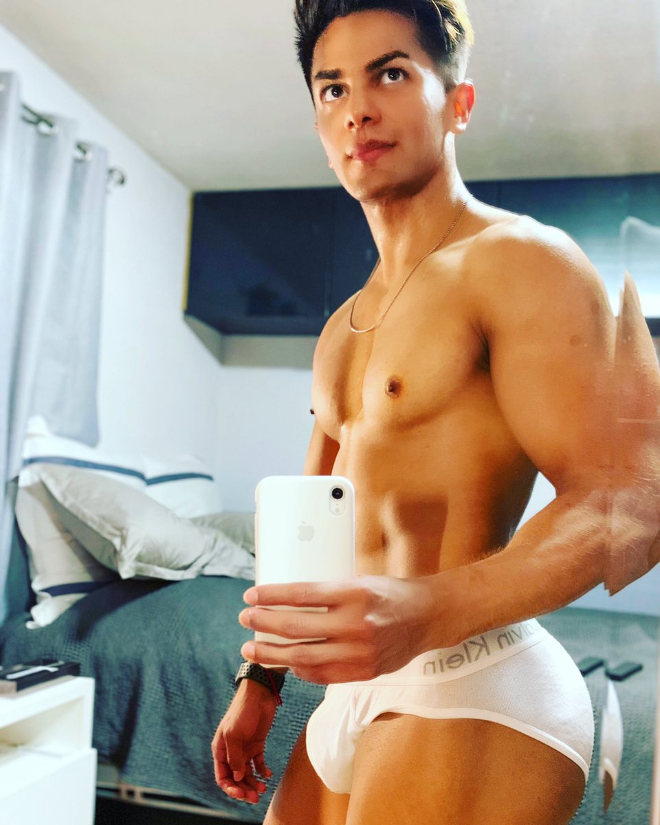 Dereknutri's tweet photo. Lomás bonito en la vida es sentirte orgulloso de quien eres, creer en ti, verte al espejo y amarte, saber que has podido con todo y que podrás siempre, el amor propio es una de las cosas más importantes, porque nunca dejarás que alguien te haga creer que vales menos.” #Domingo https://t.co/cf3Hi9vS28