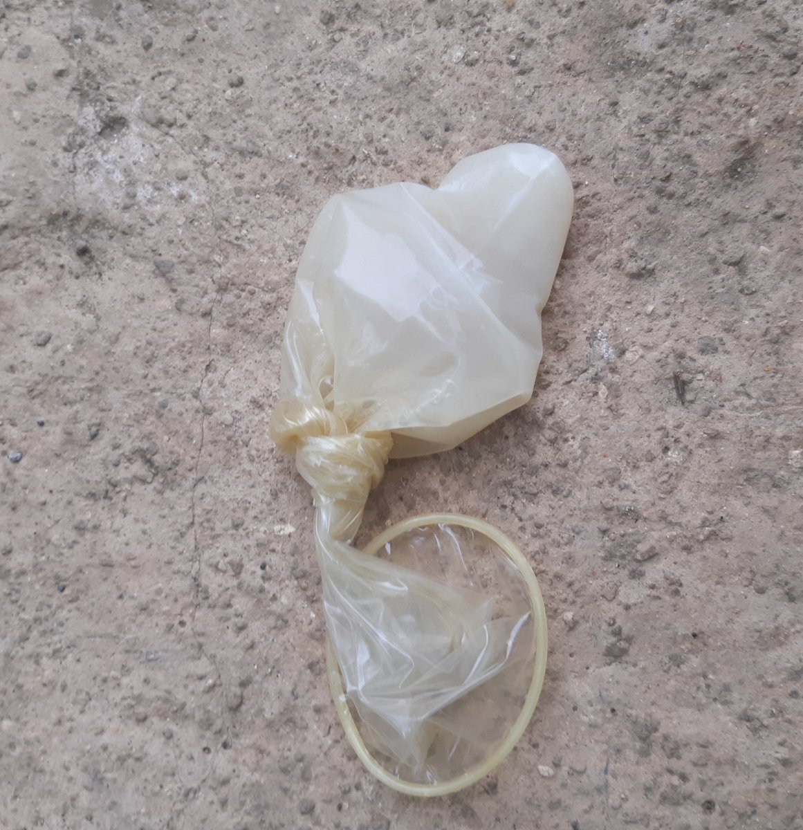 DeFetish's tweet photo. #foundedcondom #filledcondom https://t.co/8SwuFiG511