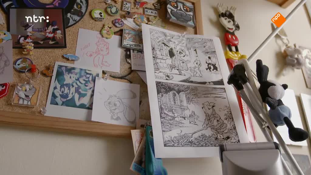 Came across these screenshots from when they filmed a tv item in my room a few years ago and I'm glad Mickey walking through a window and Mickey pointing a gun at Donald made it in