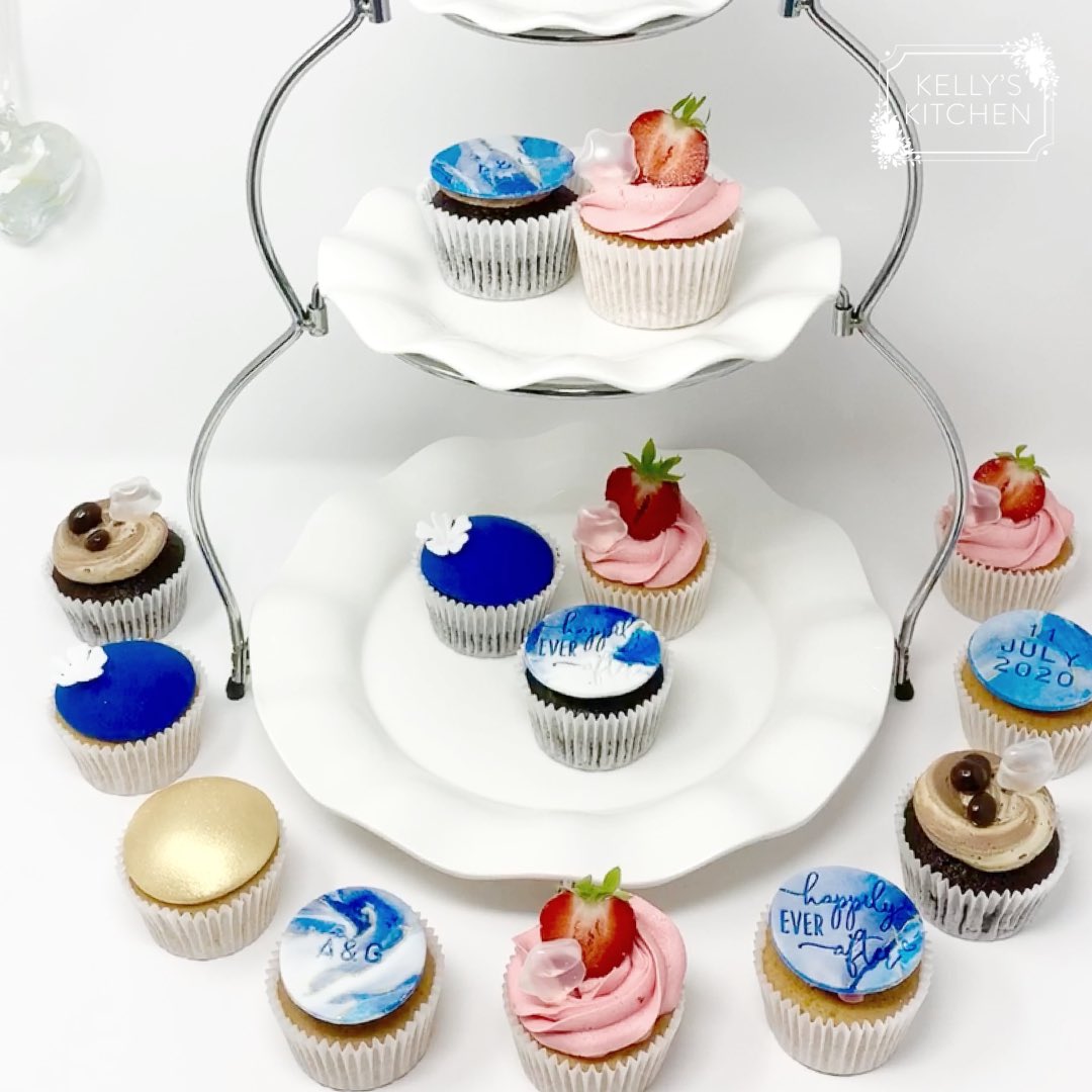 “In the end, love is really all that matters” 

Huge congratulations to this happy couple that tied the knot yesterday 👰🏻🤵🏼 

It was an absolute pleasure to make these for a #wedding that was able to safely take place 💕 #weddingcupcakes #cocktailcupcakes