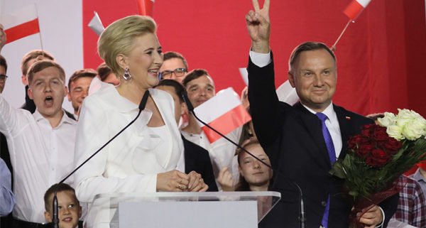 AnnaSuselkowata's tweet photo. Bez względu na wynik oficjalny te #Wybory2020 wygrała Pierwsza Dama p. Agata Kornhauser-Duda
#Media #Fakenewsy #Manipulacje
#Duma #Szacunek #Klasa #Styl #Szyk #Elegancja https://t.co/PQmknNoznc