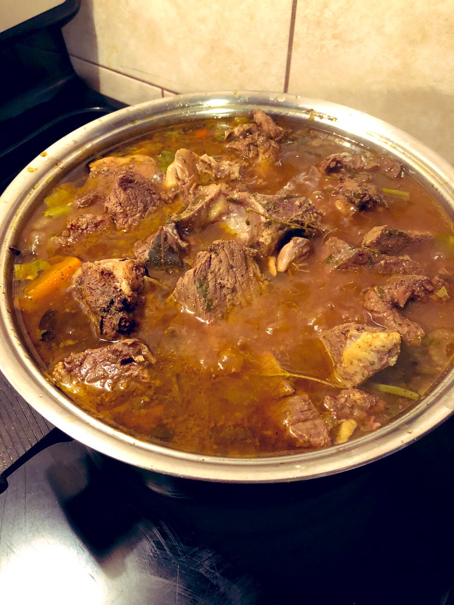 LaNegraCR's tweet photo. Lista la olla e’ carne apenas para este #FrioCR 
Dando gracias  #bendicion https://t.co/hqviExwFSt