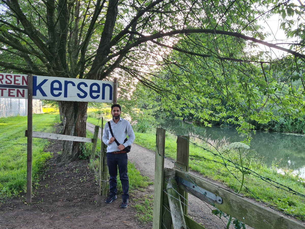 nad_ee_m's tweet photo. #cherrypicking #Strawberries #netherlands #Utrecht https://t.co/kVIWiUqDVE