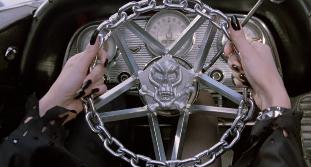 mxvies's tweet photo. elvira: mistress of the dark (1988) ✧･ﾟ https://t.co/ay10bjAkB5